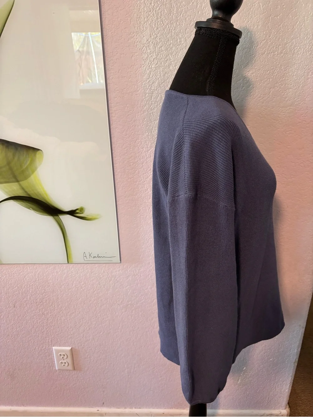 Shirt size small - Picture 2 of 4
